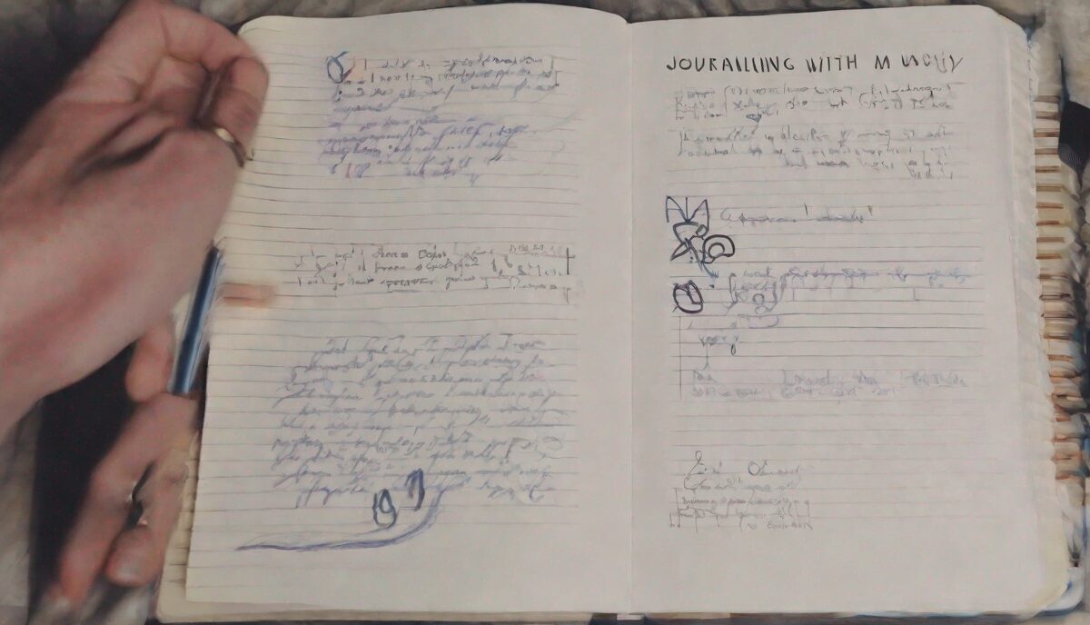 I spent a week journaling with my non-dominant hand for better mental health
