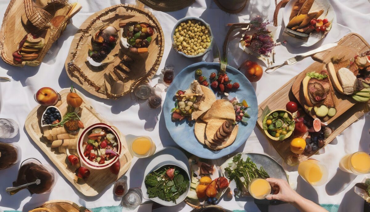 The Picnic Benefits: Embracing Outdoor Dining with Evolve