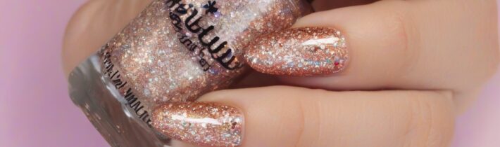 Holiday Glitter Nail Trends
