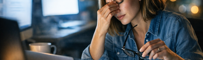 Digital Eye Strain: Recognizing the Symptoms in a Screen-Dominated World